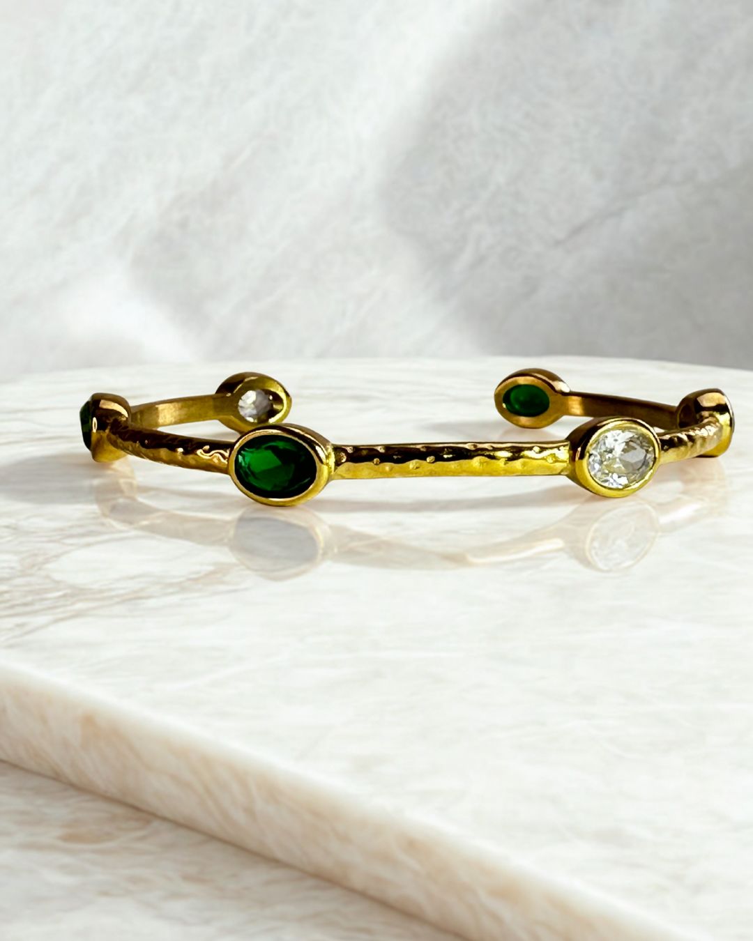 Aurora Émeraude Cuff Bangle
