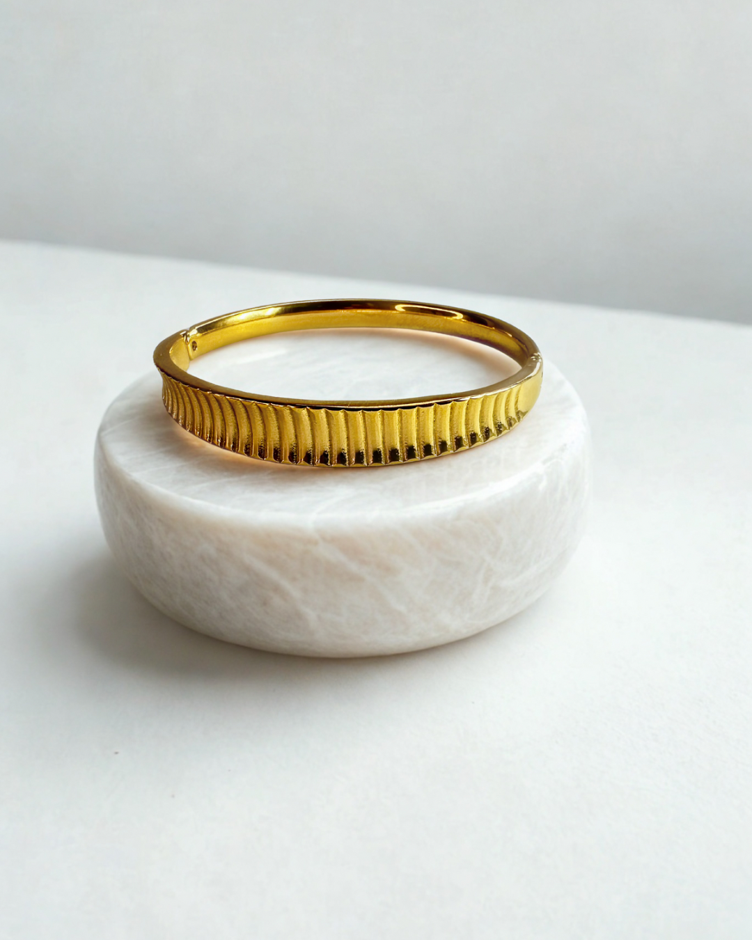 Emerald Luxe Aurea bangle