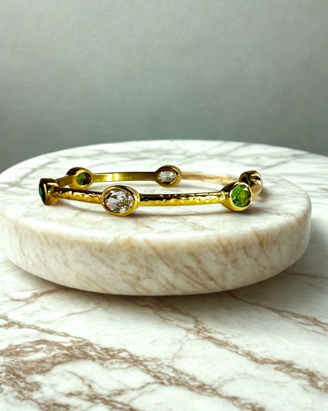 Aurora Émeraude Cuff Bangle