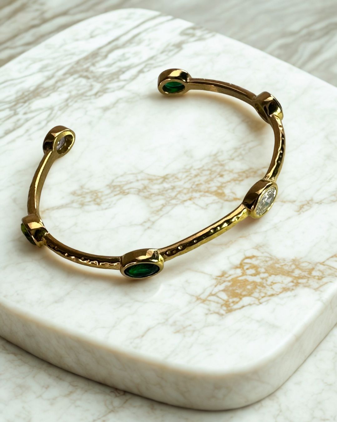 Aurora Émeraude Cuff Bangle