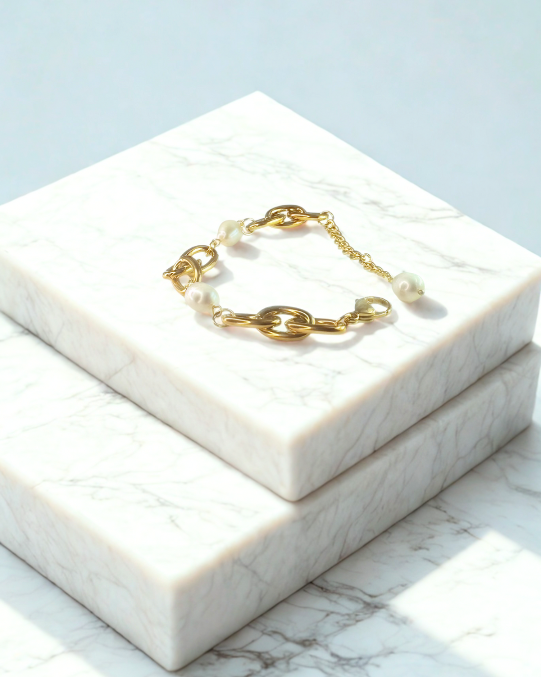 Lunaire Golden Link Bracelet