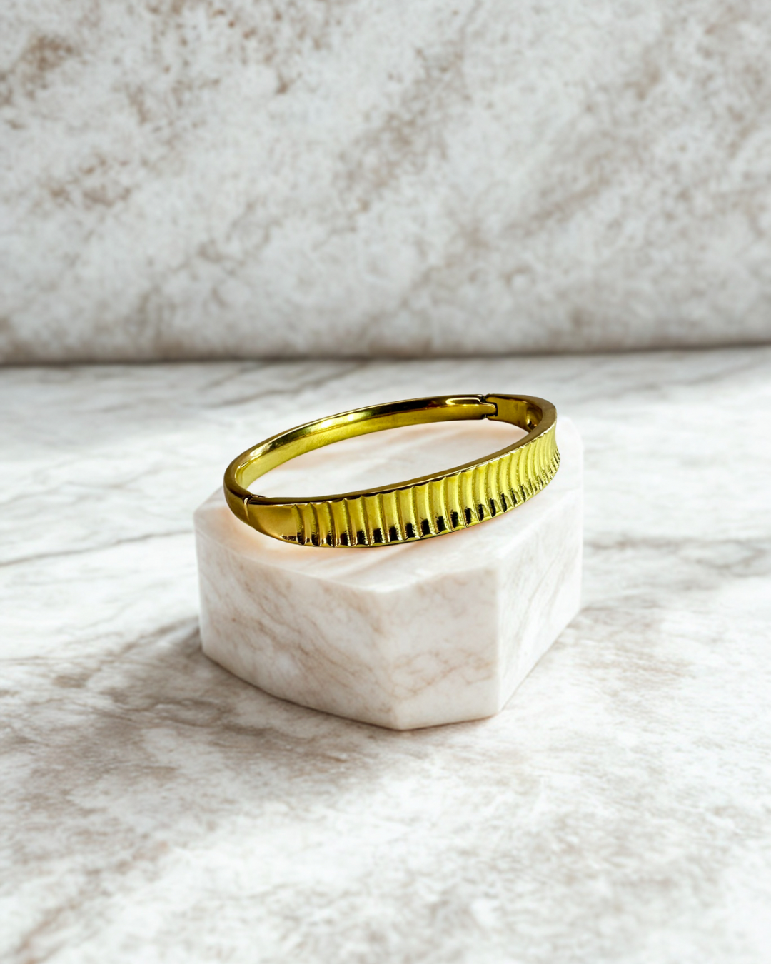 Emerald Luxe Aurea bangle