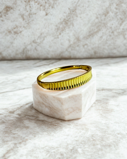 Emerald Luxe Aurea bangle