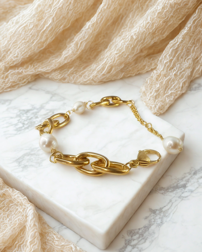 Lunaire Golden Link Bracelet