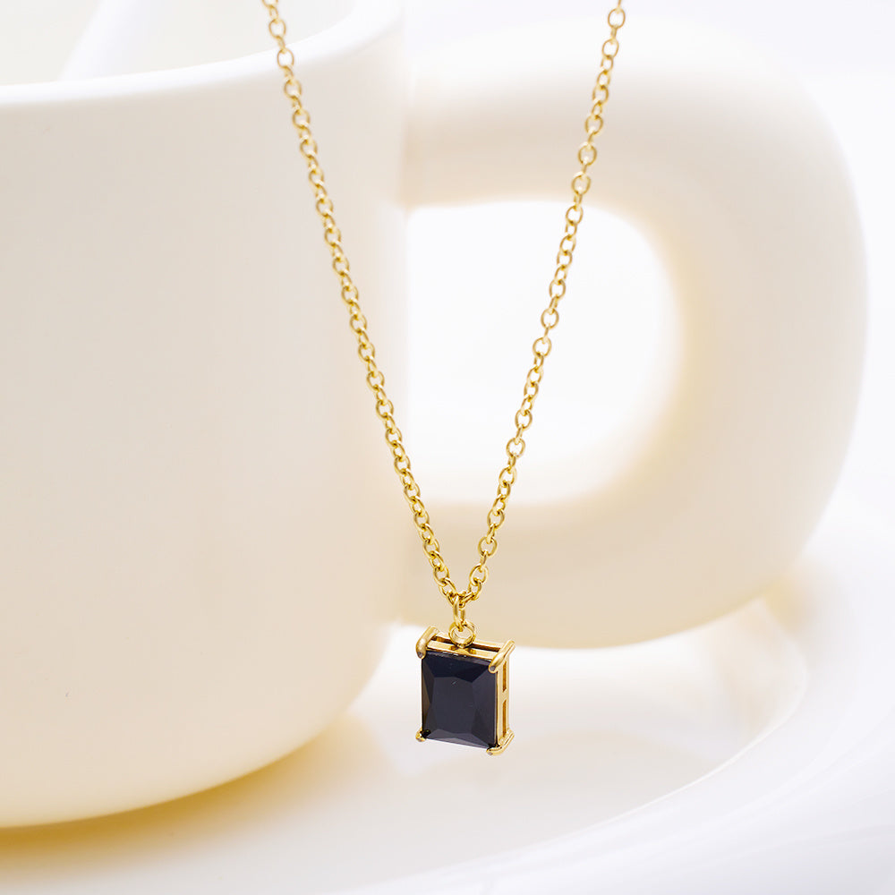 Sapphire Glow pendant – thin gold-plated chain with sapphire stone