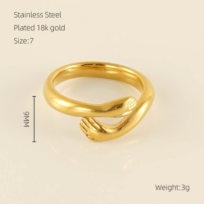aurantia-ring- Gold ring with measurement details on a beige background