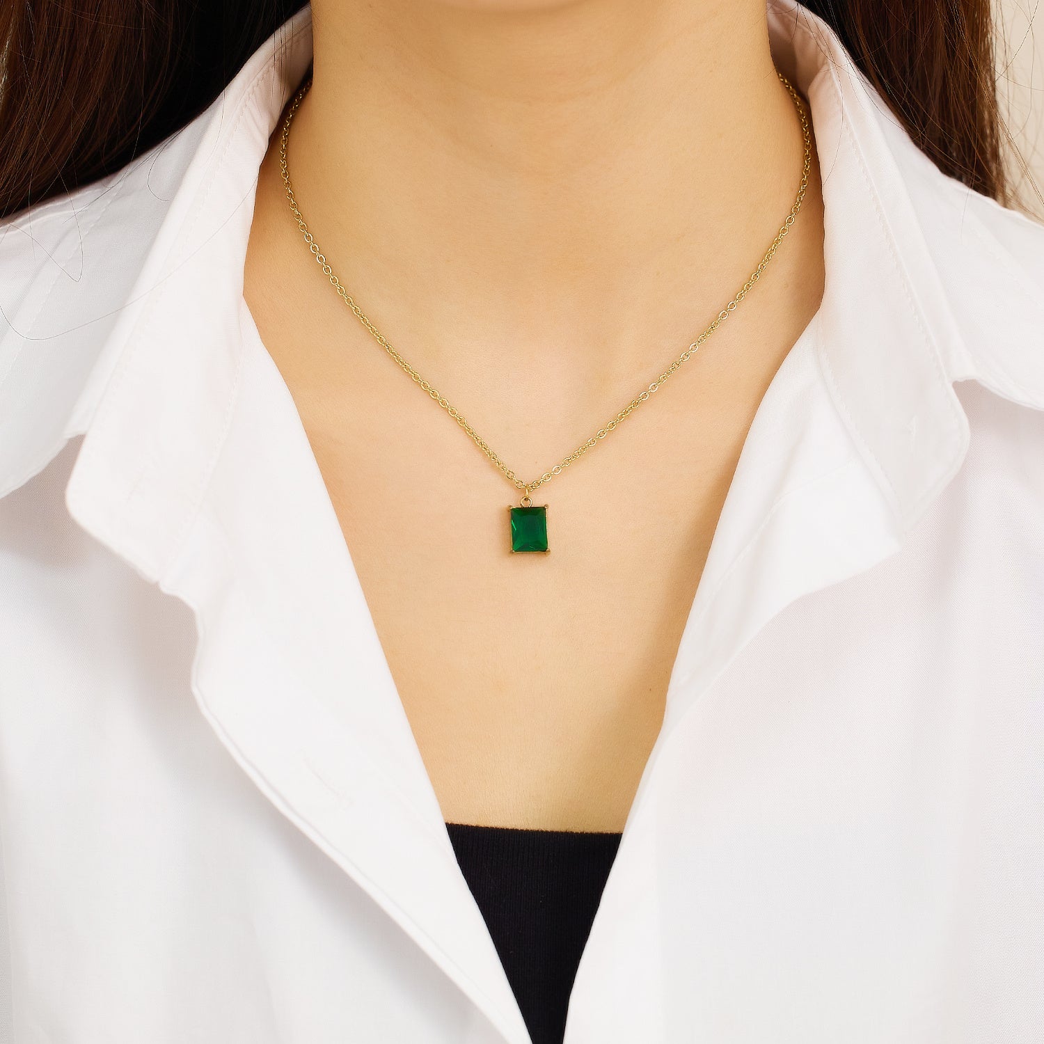 Emerald Aura pendant – minimalist stainless steel jewelry with anti-tarnish finish