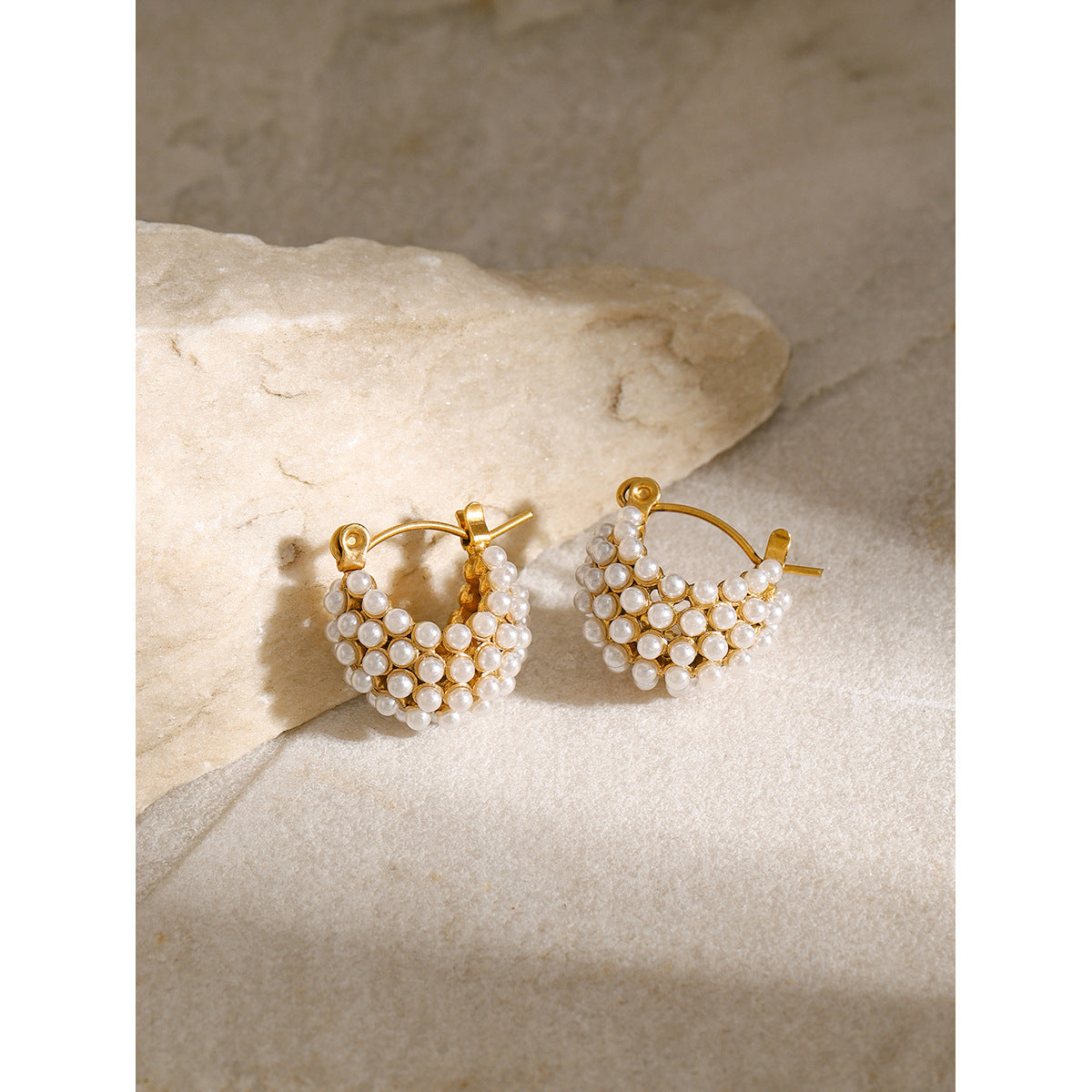 Pearl Crest Hoops – gold-plated stainless steel hoop earrings with layered pearls”
	•	“Pearl Crest Hoop Earrings – anti-tarnish pearl cluster design jewelry